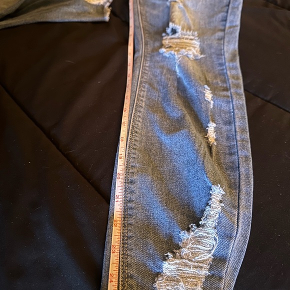 Cute Jeans Sz 9 - Picture 3 of 5